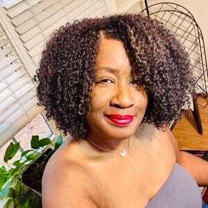 Meet your Posher, Jeannine